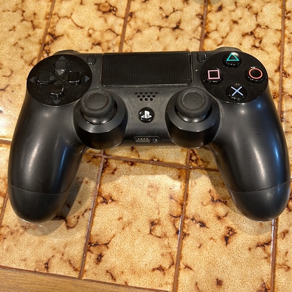 Used PS4 Controllers - Picture 4 of 6